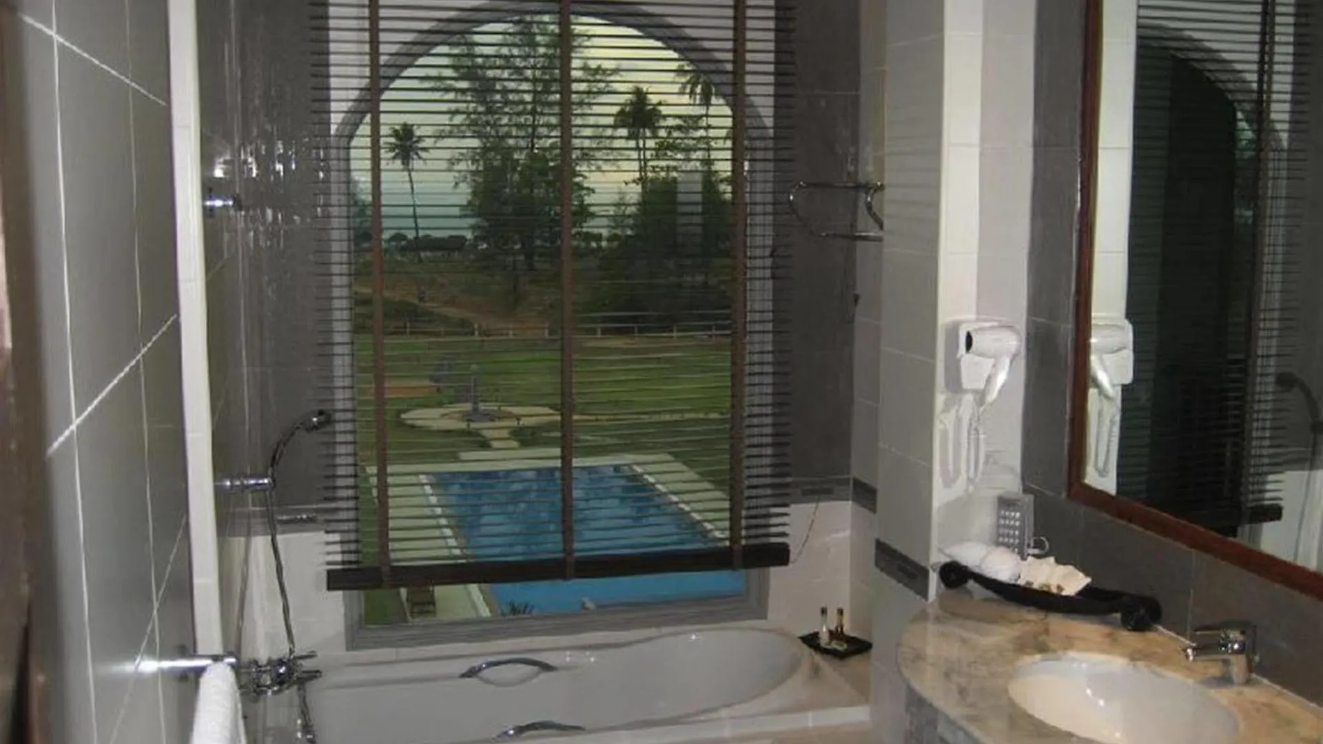 Hotell Khao Lak Riverside Resort & Spa
